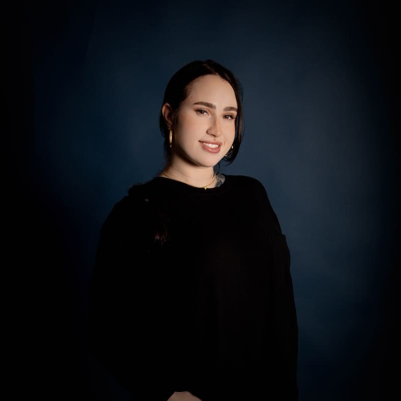 Maya Oakland lash extensions esthetician